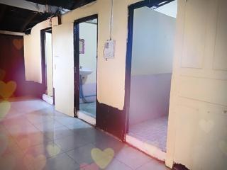 5 Minutes to slow boat pier hostel - - 4