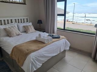Hiers Ons Weer Downstairs in Herold's Bay - 5
