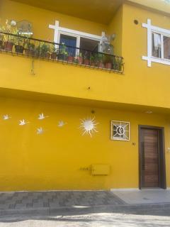 Cozy centrally located room for up to three or four guests family rooms 10 min walk from city center - Tirana - 5