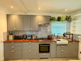 Boho-Chic Cottage Retreat - Bristol - 9