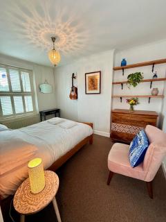 Boho-Chic Cottage Retreat - Bristol - 6