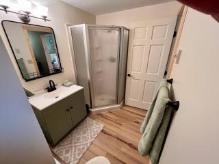 Charming 1 Bedroom on Main St. - 8