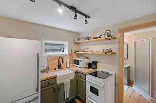 Charming 1 Bedroom on Main St. - 3