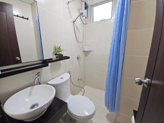 Cozy 2BR 2Bath San Lorenzo Place Netflix 4KM NAIA - Manila - 2