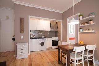 Alfama Bright Apartment - 8