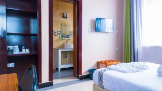 Gracious Hotel - 9