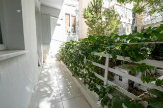3-Bedroom Flat with Central Location and AC - 8