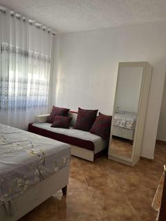 Aparments Gjeloshi - Donji Štoj - 9