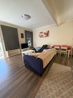 Mitcham Station Home Stay - 2