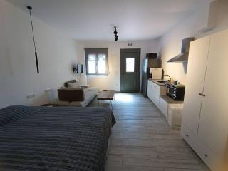 Maya 3 ground floor studio - 6