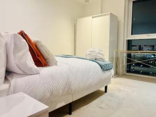 Modern 2BR Flat Canary Wharf & ExCeL Fast WiFi - 4