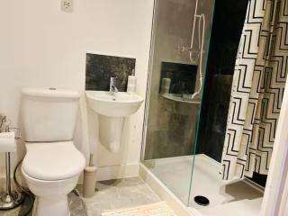 Modern 2BR Flat Canary Wharf & ExCeL Fast WiFi - 7
