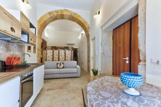 Authentica - Syracuse - 1