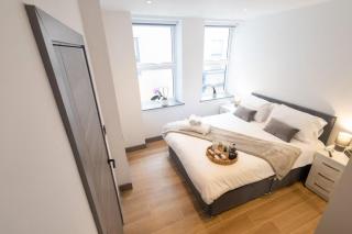 Luxury 2 Bed 2 Bath Sleeps 6 - High Spec Finish - Finchley - 6