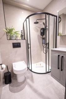 Luxury 2 Bed 2 Bath Sleeps 6 - High Spec Finish - Finchley - 8