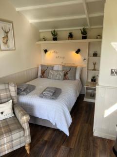 Capledrae Farmstay Shepherds Huts - Cardenden - 9
