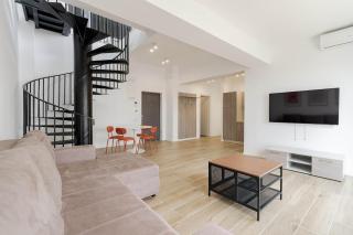 Downtown Skyline Penthouse w Parkview&Jacuzzi - 3