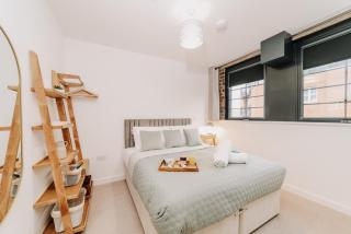 Industrial Style 2 Bedroom City Centre Apartment - 4
