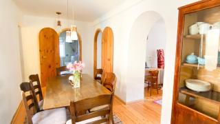 Yellow House Bishkek - 8