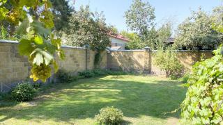 Yellow House Bishkek - 3
