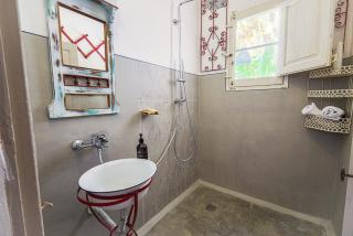 Traditional Maltese Townhouse with Backyard Garden and Seafront Location - 4