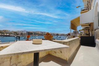 Traditional Maltese Townhouse with Backyard Garden and Seafront Location - 7