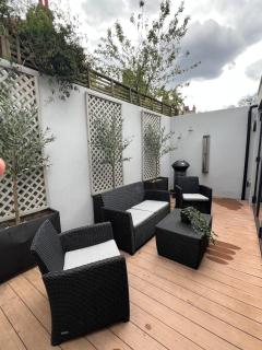 Fabulous 3 Bedroom x3 En-Suites Flat in Tooting - 9