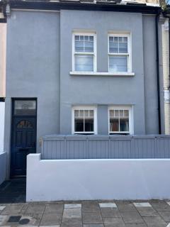 Fabulous 3 Bedroom x3 En-Suites Flat in Tooting - 7