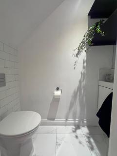 Fabulous 3 Bedroom x3 En-Suites Flat in Tooting - 3