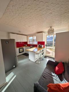 Dana-Large Room in a Shared House-Close to City & ANU-1 - 1