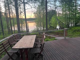 Villa Miilu Iso-Syöte hirsimökki järven rannalla - 7
