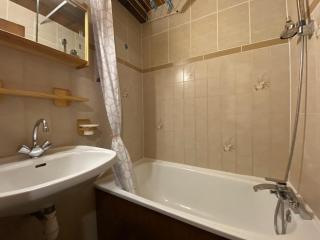 Studio cabine 4 pers, centre village, proche pistes, parking, casier à skis - FR-1-733-38 - 4