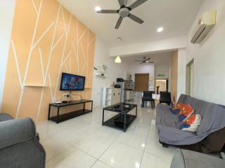 Familiar Comfy Simfoni Homestay - 9