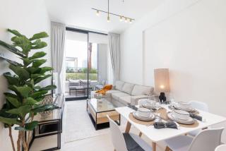 StayShort - JVC Apartment Sleeps 4 with Pool View - 3