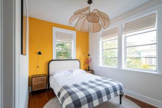 Stylish 2br apt, king-size bed, 5mins to the beach - J3 - 3