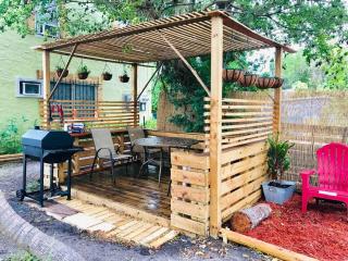 Stylish 2br apt, king-size bed, 5mins to the beach - J3 - 1