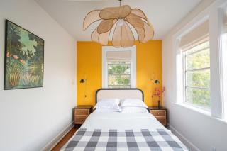 Stylish 2br apt, king-size bed, 5mins to the beach - J3 - 5