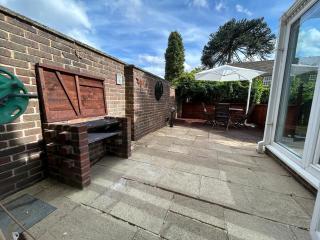 Central Reading 3-Bed House & Garden - 3