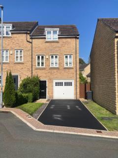 Entire 3 bedroom deluxe house - Cleckheaton - 0