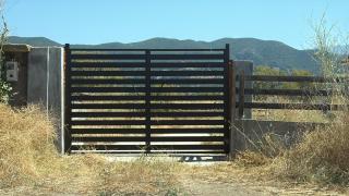 Private Parking for Cars, Vans, Campers, Bus, RV, Trailer & Caravan with Easy Access to Expressway & Main Road - Quiet Location with Mountain Views, Near the Beach, with 2 Lose Guard Dogs, No Water or Electric, No Shower or Toilet - Self Check-in - Néa Kerdhília - 8