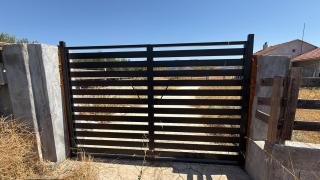 Private Parking for Cars, Vans, Campers, Bus, RV, Trailer & Caravan with Easy Access to Expressway & Main Road - Quiet Location with Mountain Views, Near the Beach, with 2 Lose Guard Dogs, No Water or Electric, No Shower or Toilet - Self Check-in - 0
