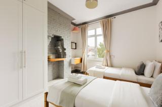 Spacious 3BR Edwardian Home with Garden&Parking - 2