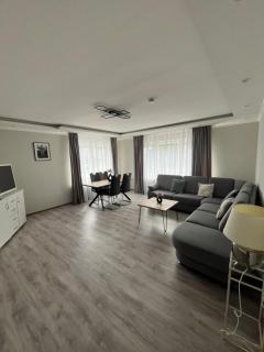 Schlosspark Apartment - Ferienwohnung - 1