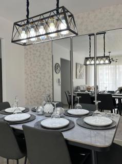 Modern 3BR Apmt Near Airport & Beach - - 6