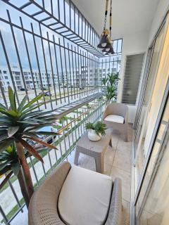 Modern 3BR Apmt Near Airport & Beach - - 2