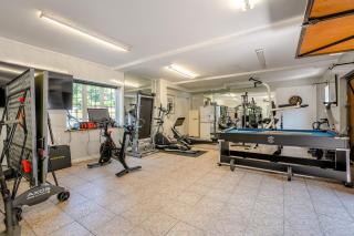 Perfect Booking Luxury Home With Pool and Gym - - 5