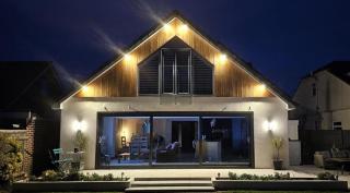 Stunning modern beachside home - 0
