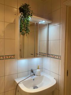 Genourus 4 bedroom family home - 3