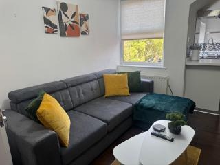 9 Guests - Free Parking - Cozy 3 Bedrooms - 2