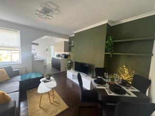 9 Guests - Free Parking - Cozy 3 Bedrooms - Newcastle upon Tyne - 0
